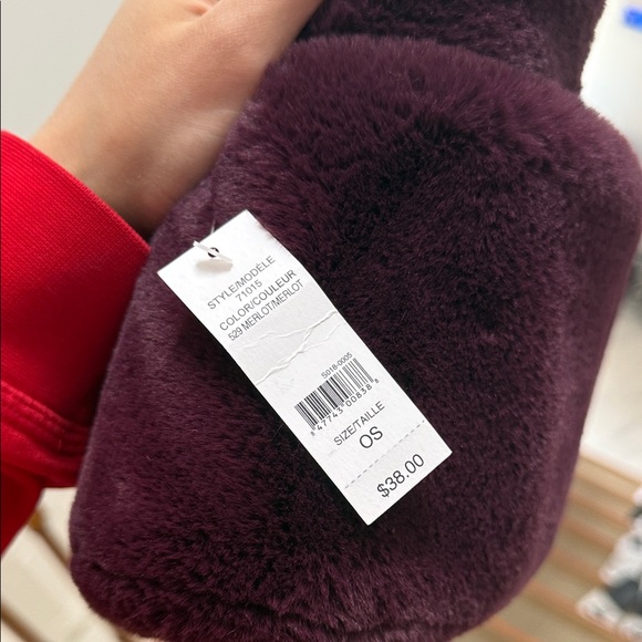 Elegant Merlot Faux Fur Scarf by Lord & Taylor NWT New Scarf - Picture 8 of 14